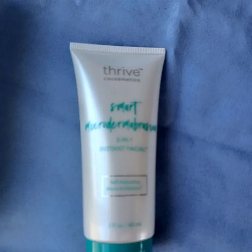 Thrive Causemetics Smart Microdermabrasion 2-in-1 Instant Facial Micro Exfoliant
